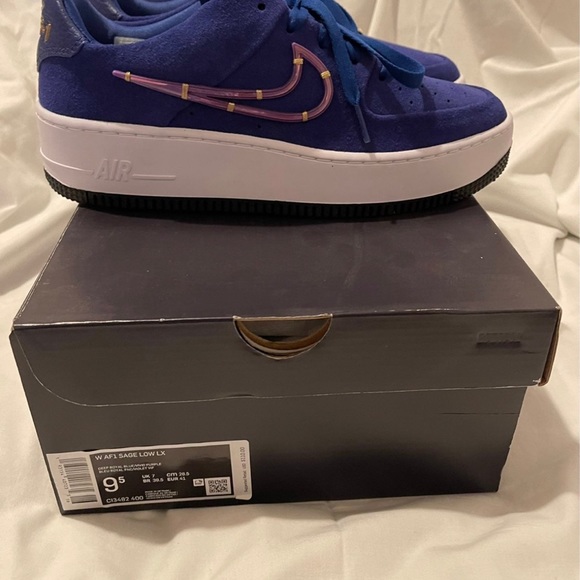 Women’s Nikes - Picture 2 of 5